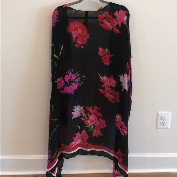 NWT. Express. OSFM. Large floral cover-up - Picture 2 of 2